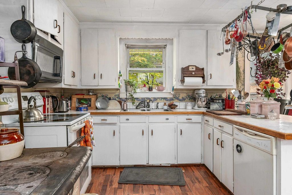 Photo of 84 School Street, Wakefield, NH 03872 (MLS # 5066758)