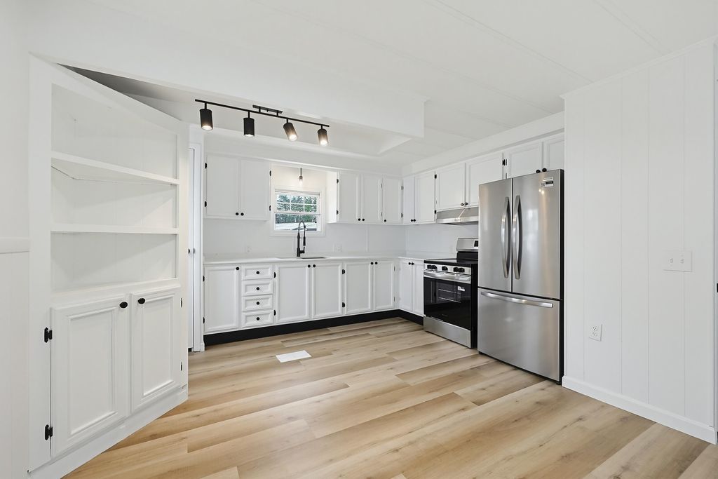 Photo of 5 Cottonwood Lane, Merrimack, NH 03054 (MLS # 5082123)