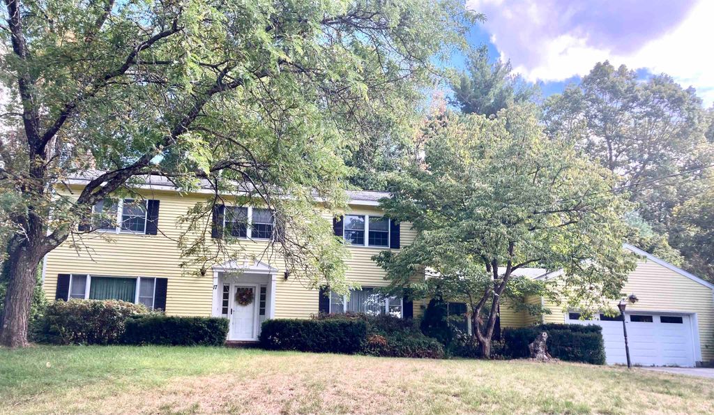 Photo of 17 Danbury Road, Nashua, NH 03064 (MLS # 5062119)