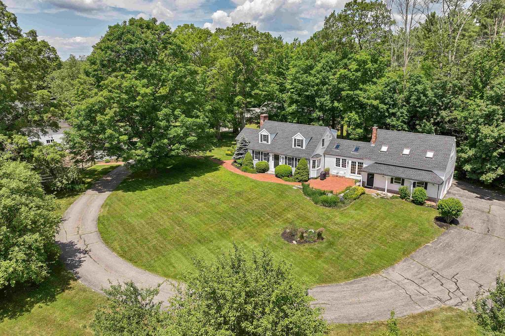 Photo of 108 Whitten Neck Road, Wolfeboro, NH 03894 (MLS # 5086791)