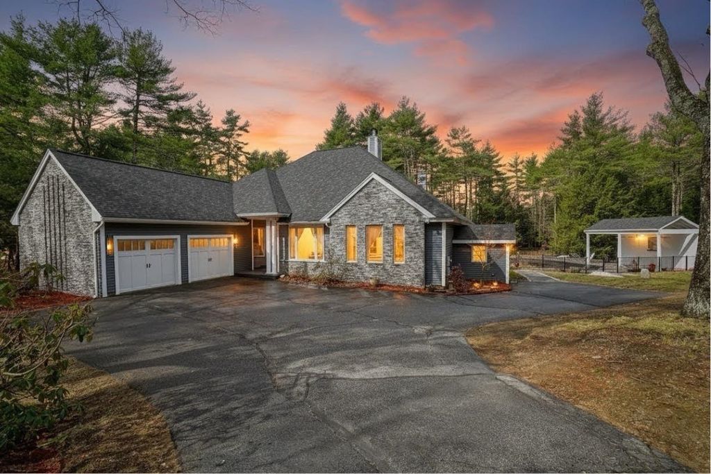 Photo of 53 Meadow Fox Lane, Chester, NH 03036 (MLS # 5082534)