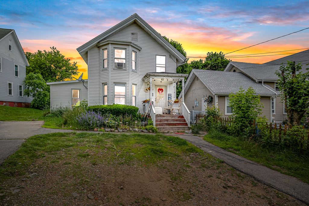 Photo of 8 Myrtle Street, Somersworth, NH 03878 (MLS # 5048120)