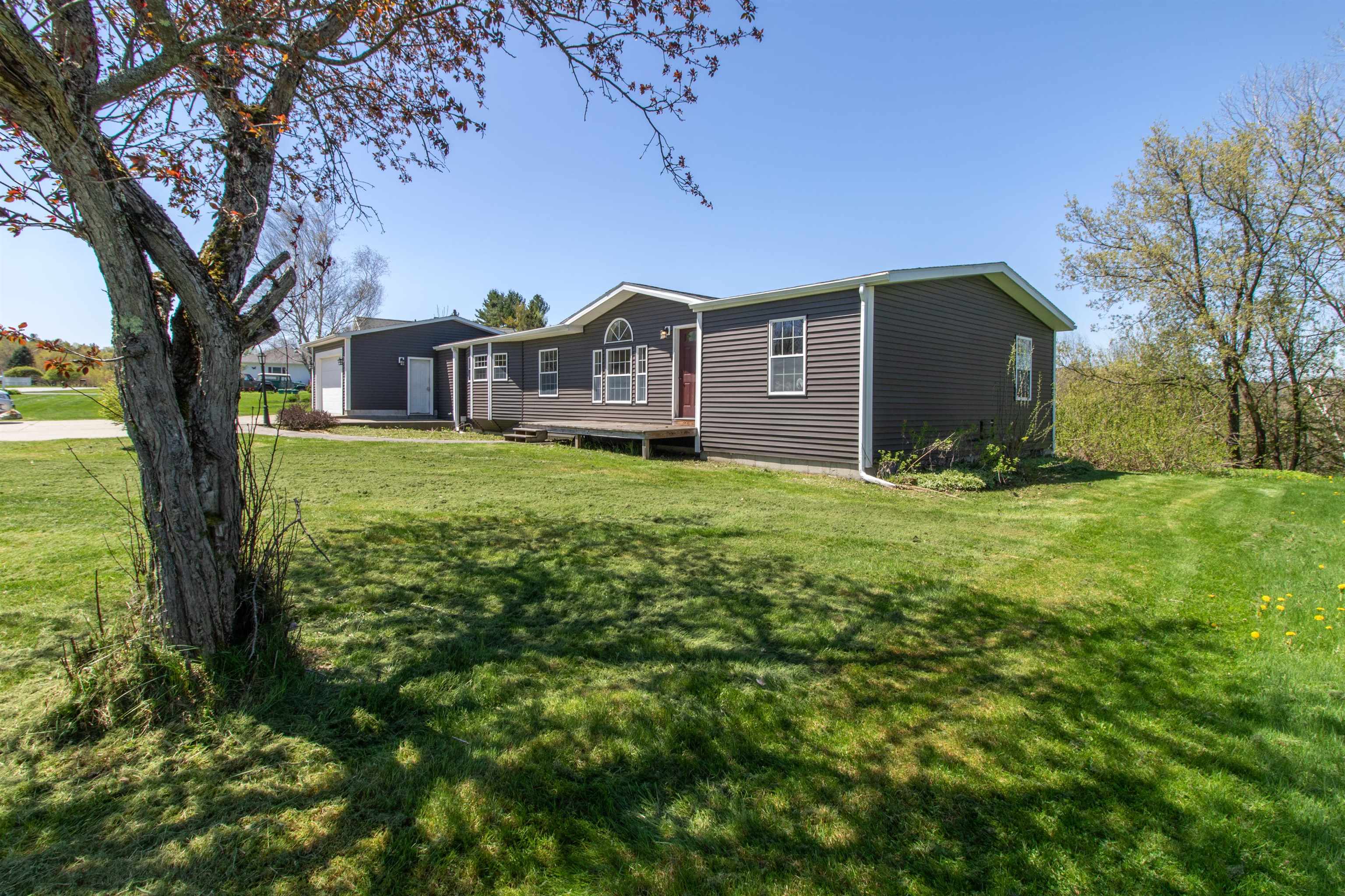 298 Memphremagog Views