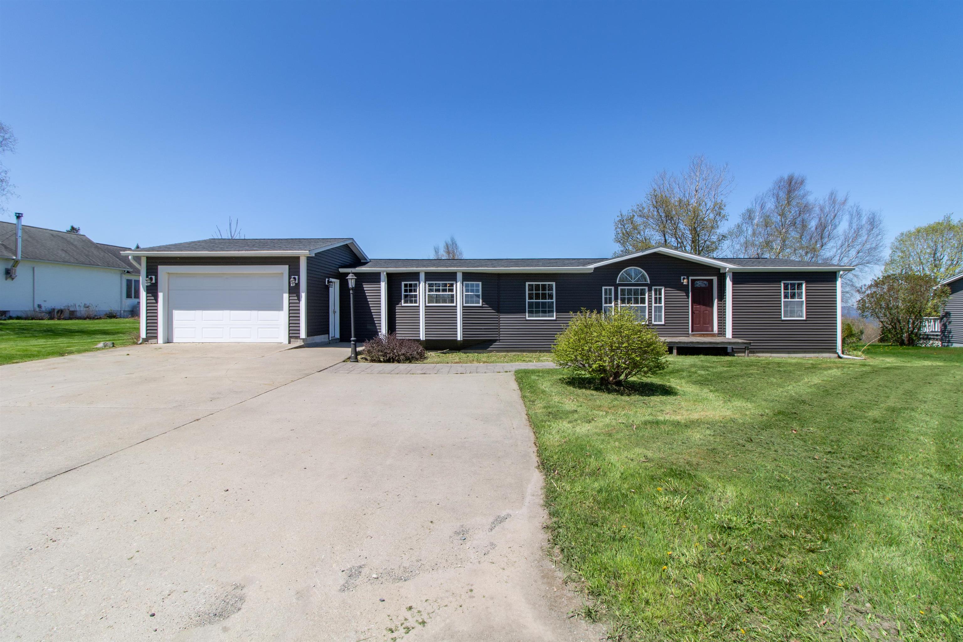 298 Memphremagog Views