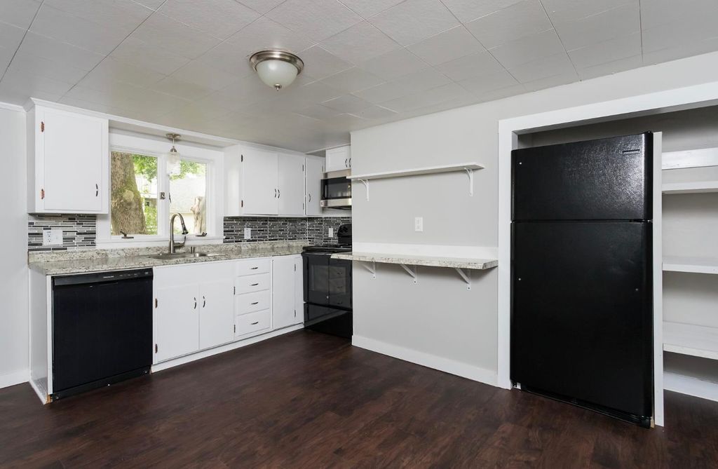 Photo of 137 Locust Street #B, Dover, NH 03820 (MLS # 5058521)