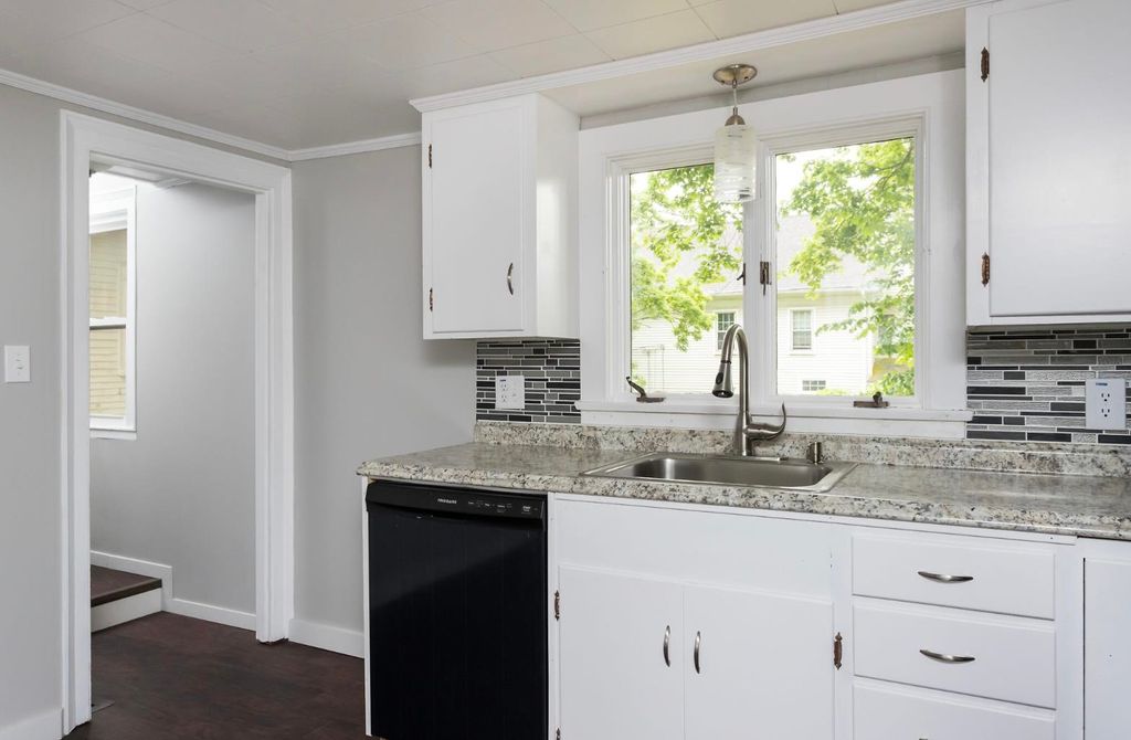 Photo of 137 Locust Street #B, Dover, NH 03820 (MLS # 5058521)