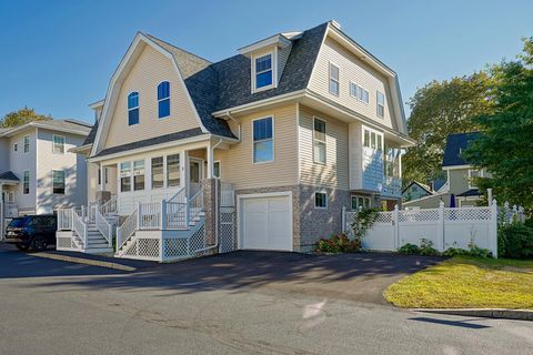 Photo of 5 Old Parish Way #8, Portsmouth, NH 03801 (MLS # 5082358)