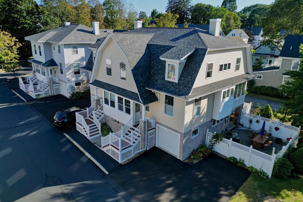 Photo of 5 Old Parish Way #8, Portsmouth, NH 03801 (MLS # 5082358)