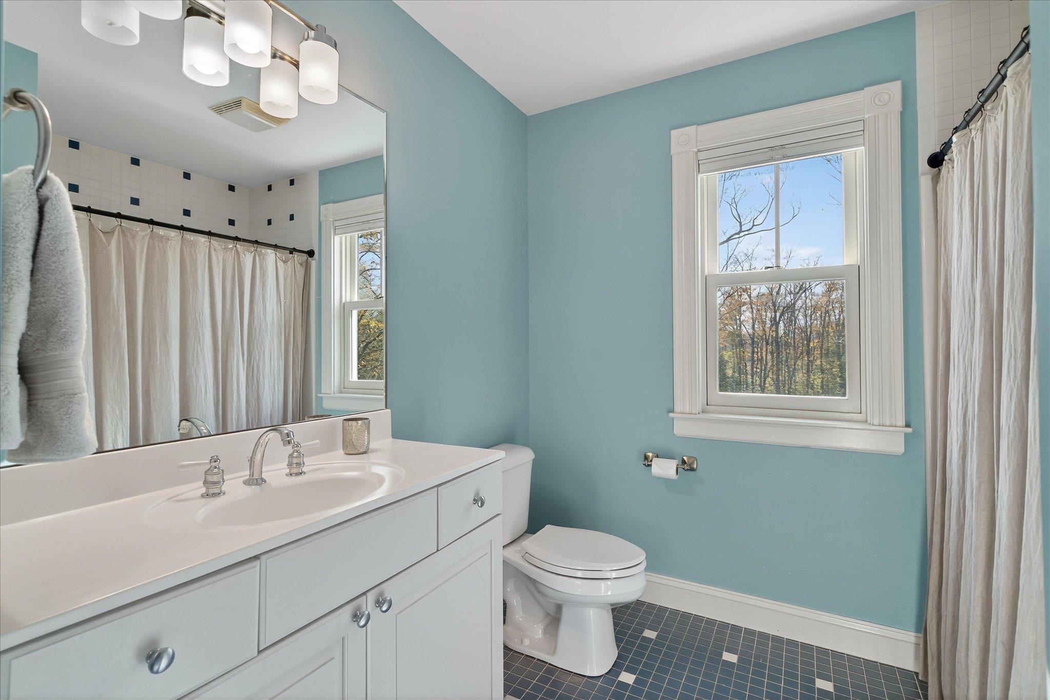 Waterbury, Vermont 05677, United States, 4 Bedrooms Bedrooms, ,4 BathroomsBathrooms,Residential,Active,228245