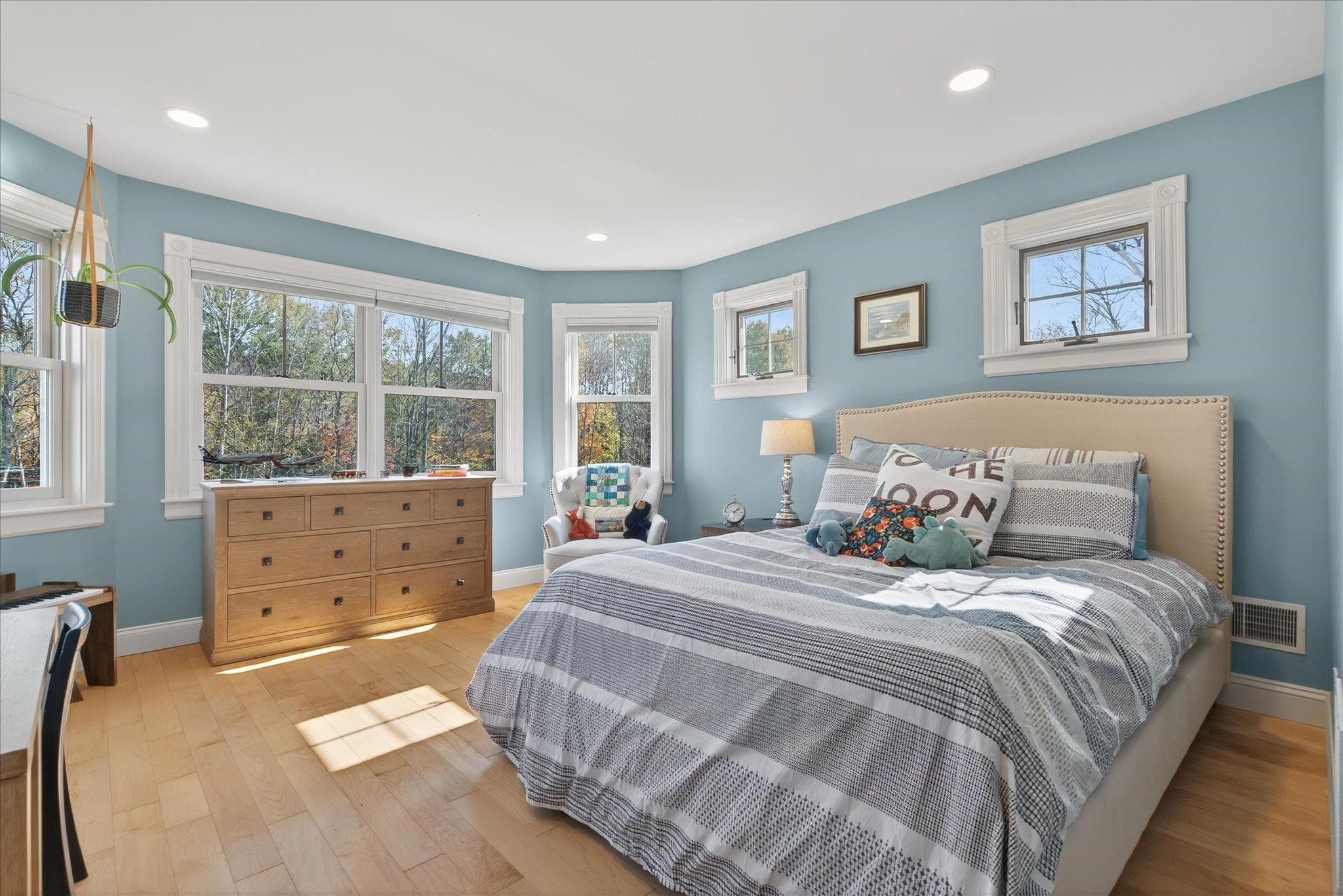 Waterbury, Vermont 05677, United States, 4 Bedrooms Bedrooms, ,4 BathroomsBathrooms,Residential,Active,228245