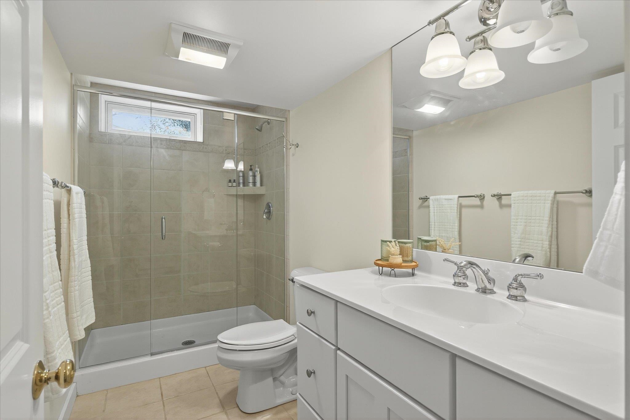 Waterbury, Vermont 05677, United States, 4 Bedrooms Bedrooms, ,4 BathroomsBathrooms,Residential,Active,228245