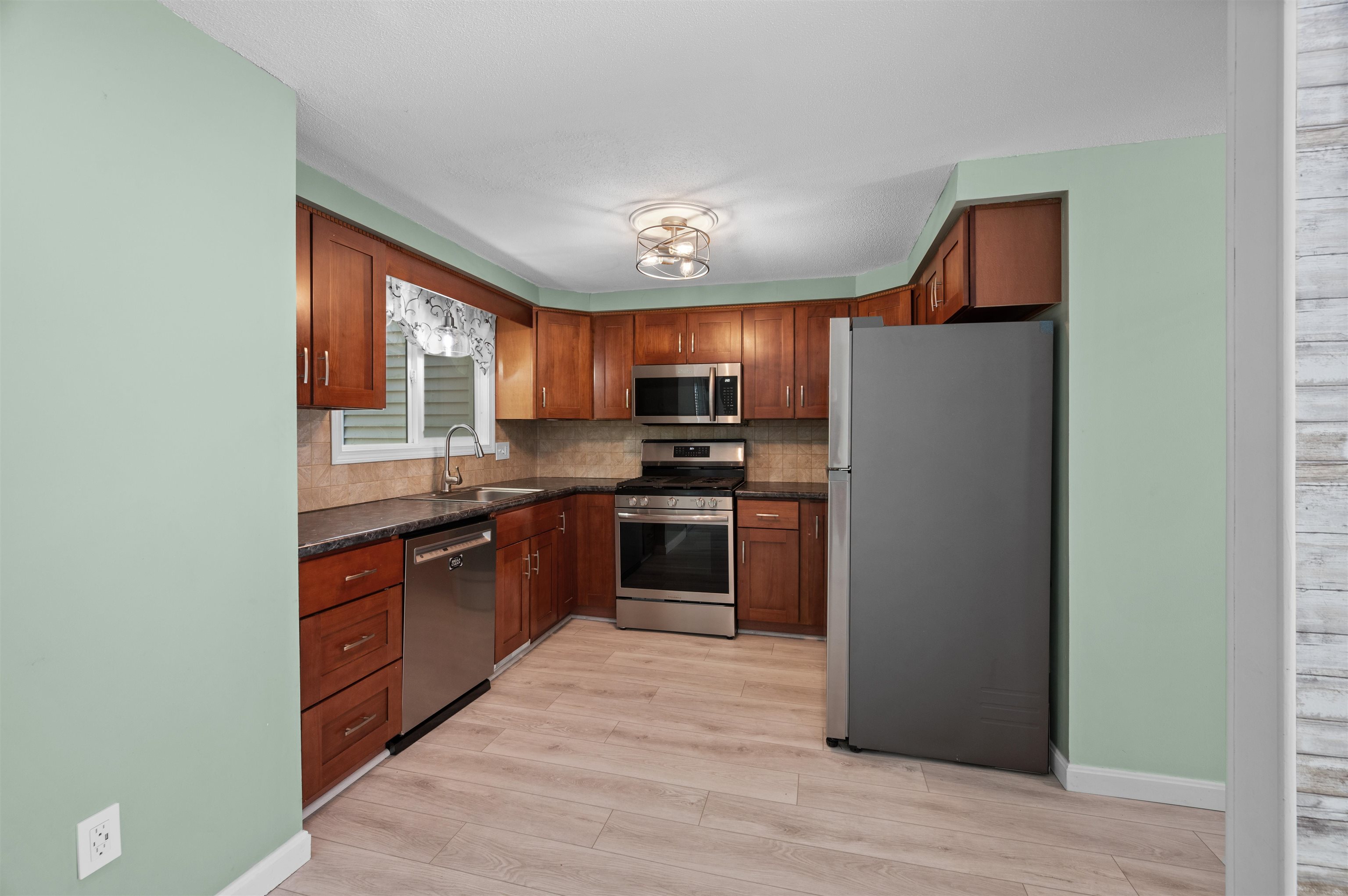 4 Pine Meadows Drive