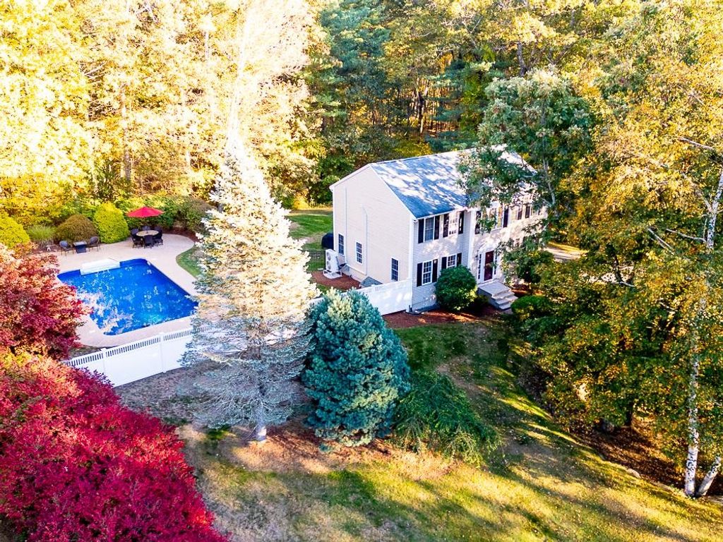 Photo of 3 Chandler Drive, Londonderry, NH 03053 (MLS # 5068381)