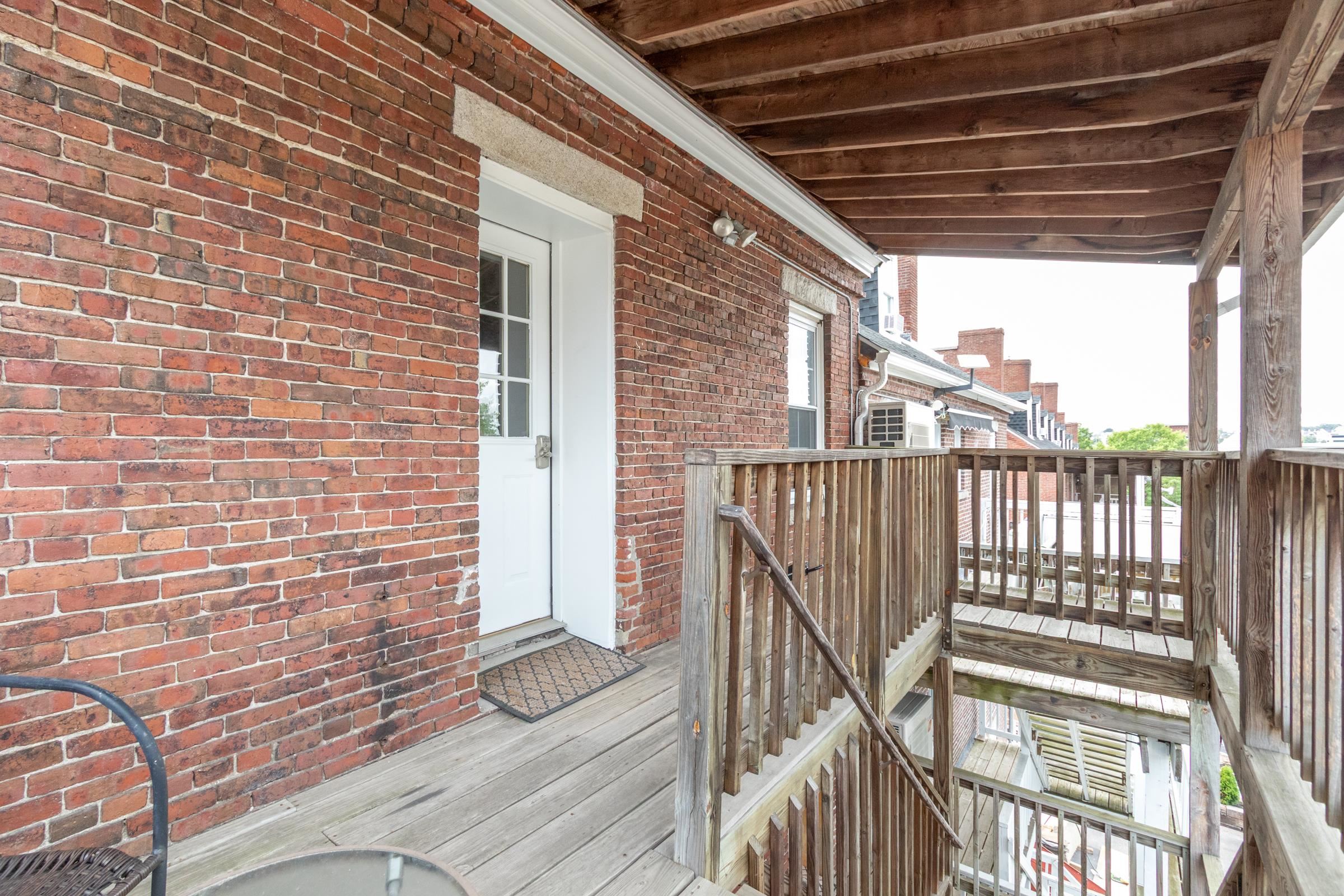 Manchester, New Hampshire 03101, United States, 2 Bedrooms Bedrooms, ,2 BathroomsBathrooms,Residential,Active,206020