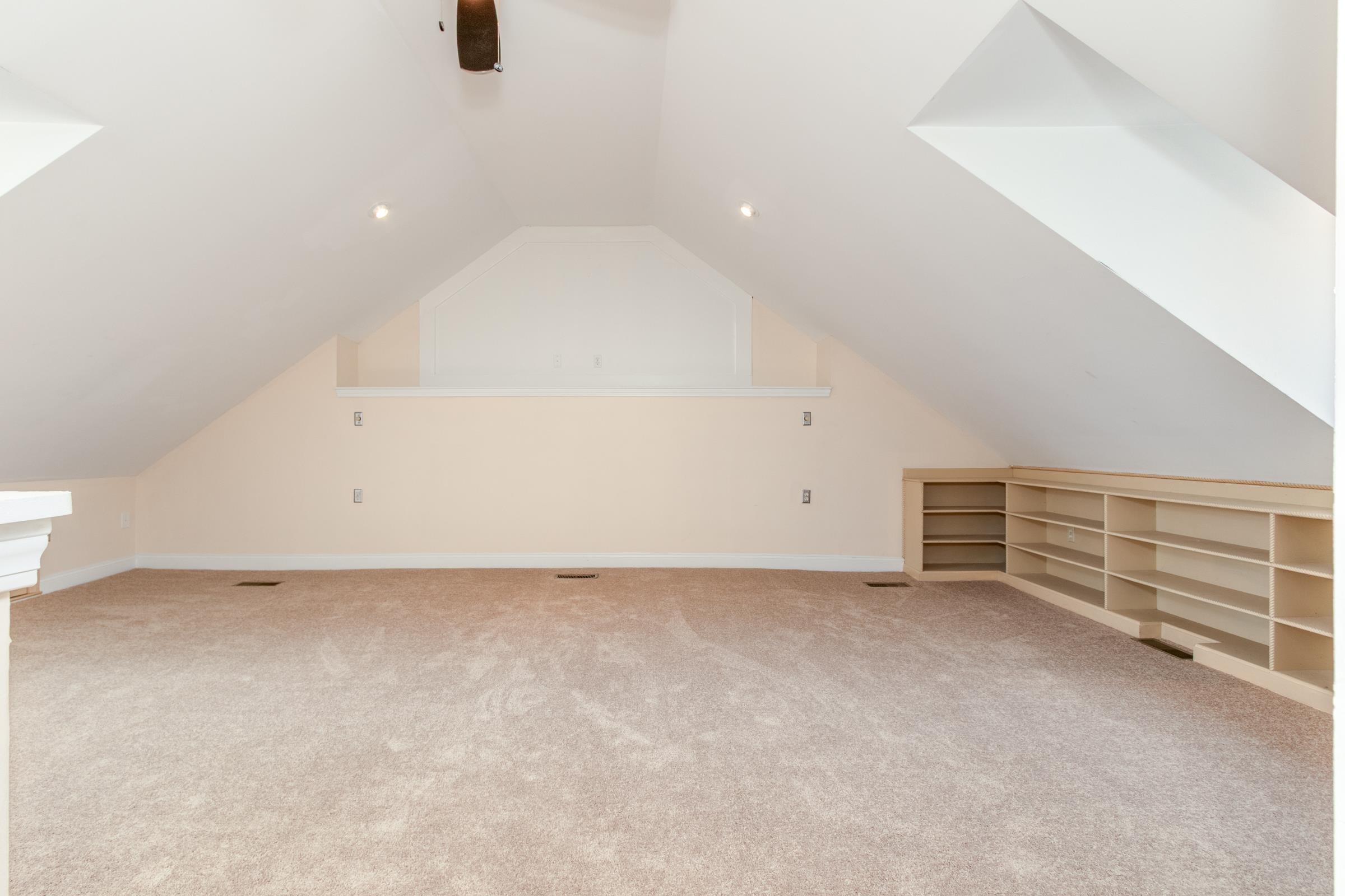 Manchester, New Hampshire 03101, United States, 2 Bedrooms Bedrooms, ,2 BathroomsBathrooms,Residential,Active,206020