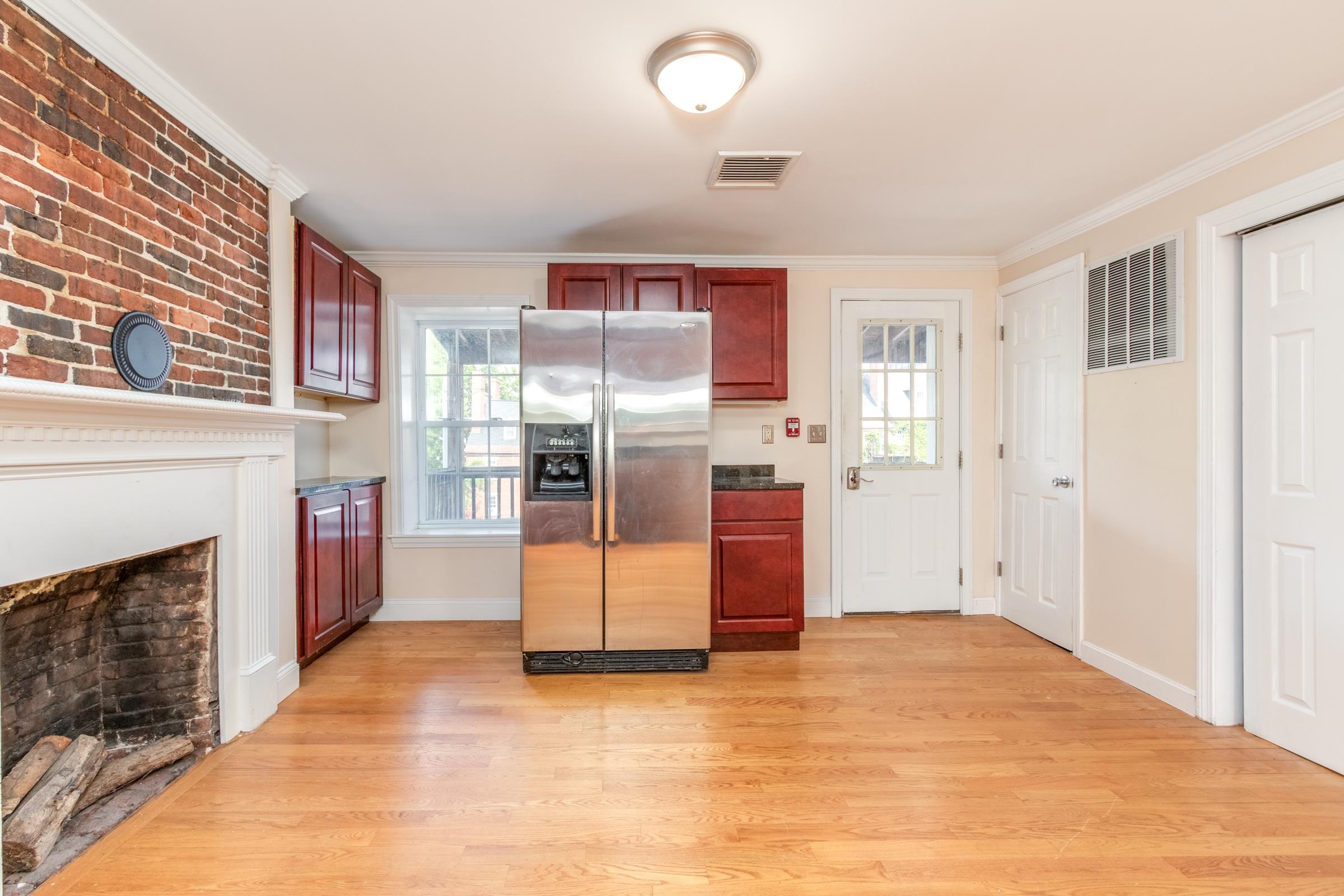 Manchester, New Hampshire 03101, United States, 2 Bedrooms Bedrooms, ,2 BathroomsBathrooms,Residential,Active,206020