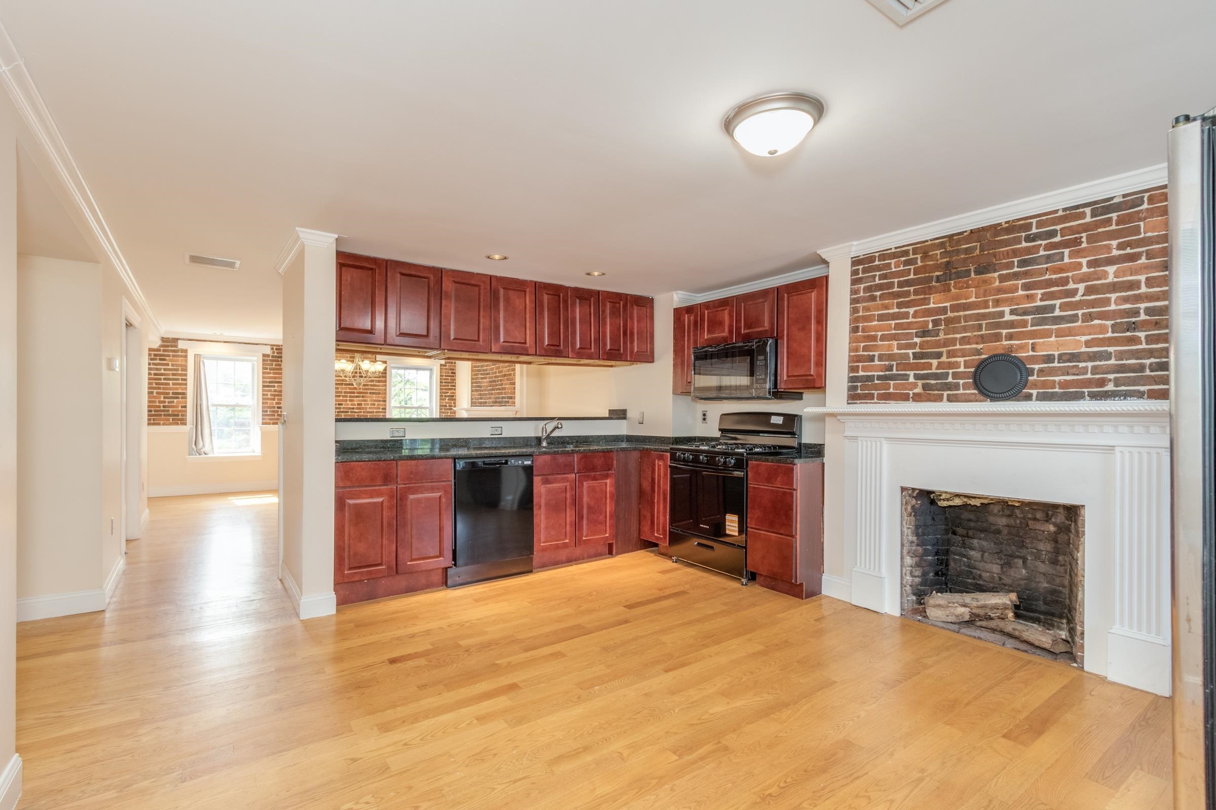 Manchester, New Hampshire 03101, United States, 2 Bedrooms Bedrooms, ,2 BathroomsBathrooms,Residential,Active,206020