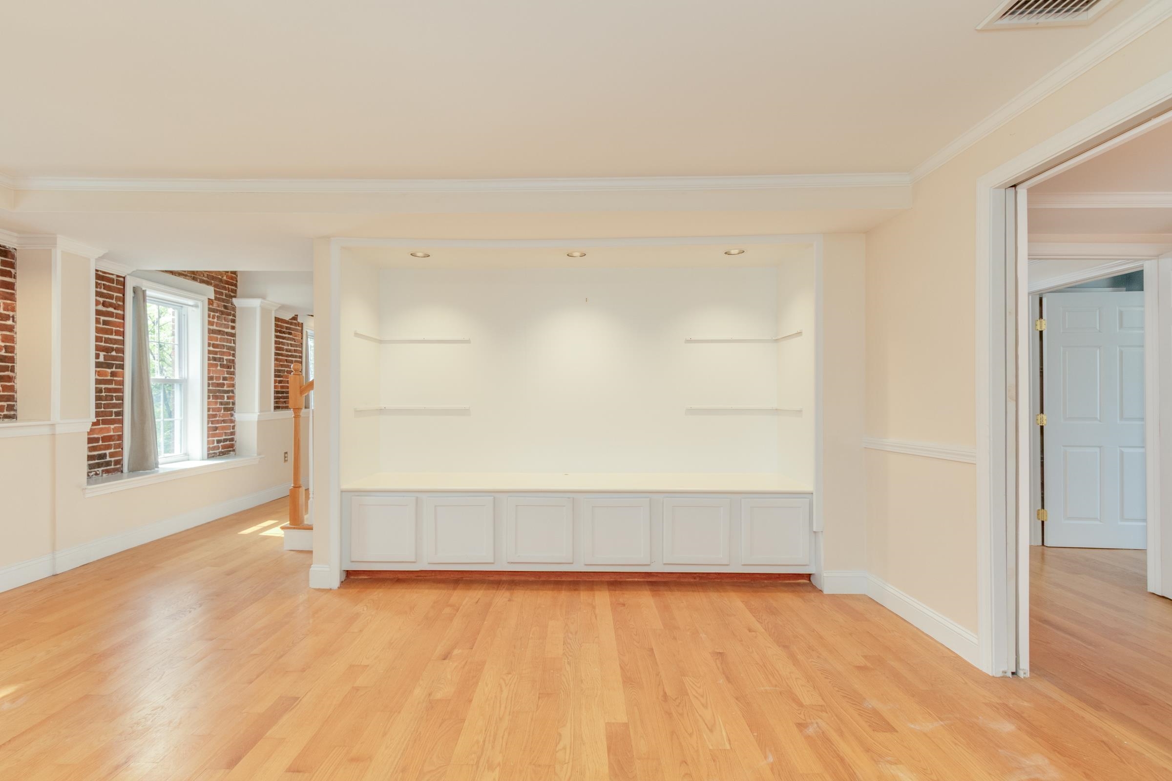 Manchester, New Hampshire 03101, United States, 2 Bedrooms Bedrooms, ,2 BathroomsBathrooms,Residential,Active,206020