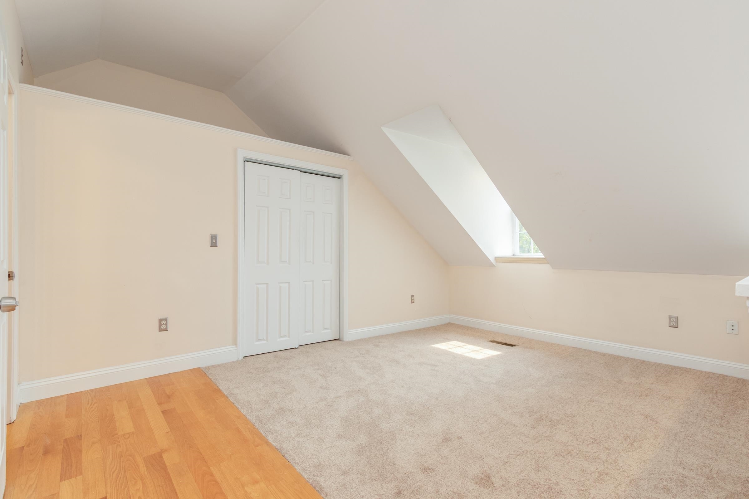 Manchester, New Hampshire 03101, United States, 2 Bedrooms Bedrooms, ,2 BathroomsBathrooms,Residential,Active,206020