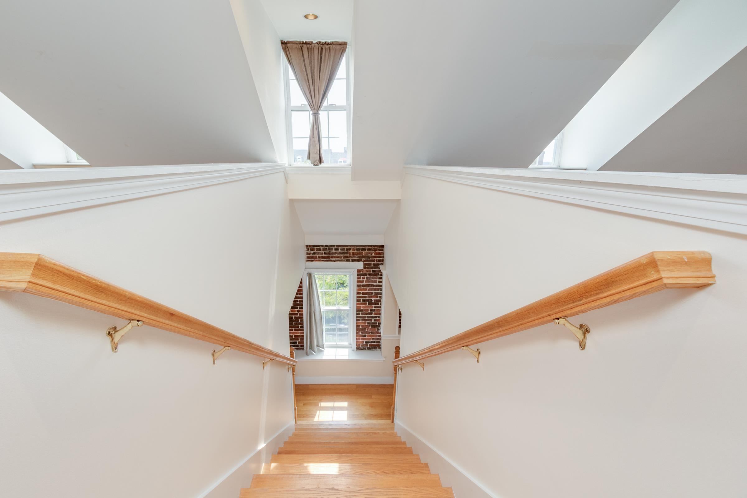 Manchester, New Hampshire 03101, United States, 2 Bedrooms Bedrooms, ,2 BathroomsBathrooms,Residential,Active,206020