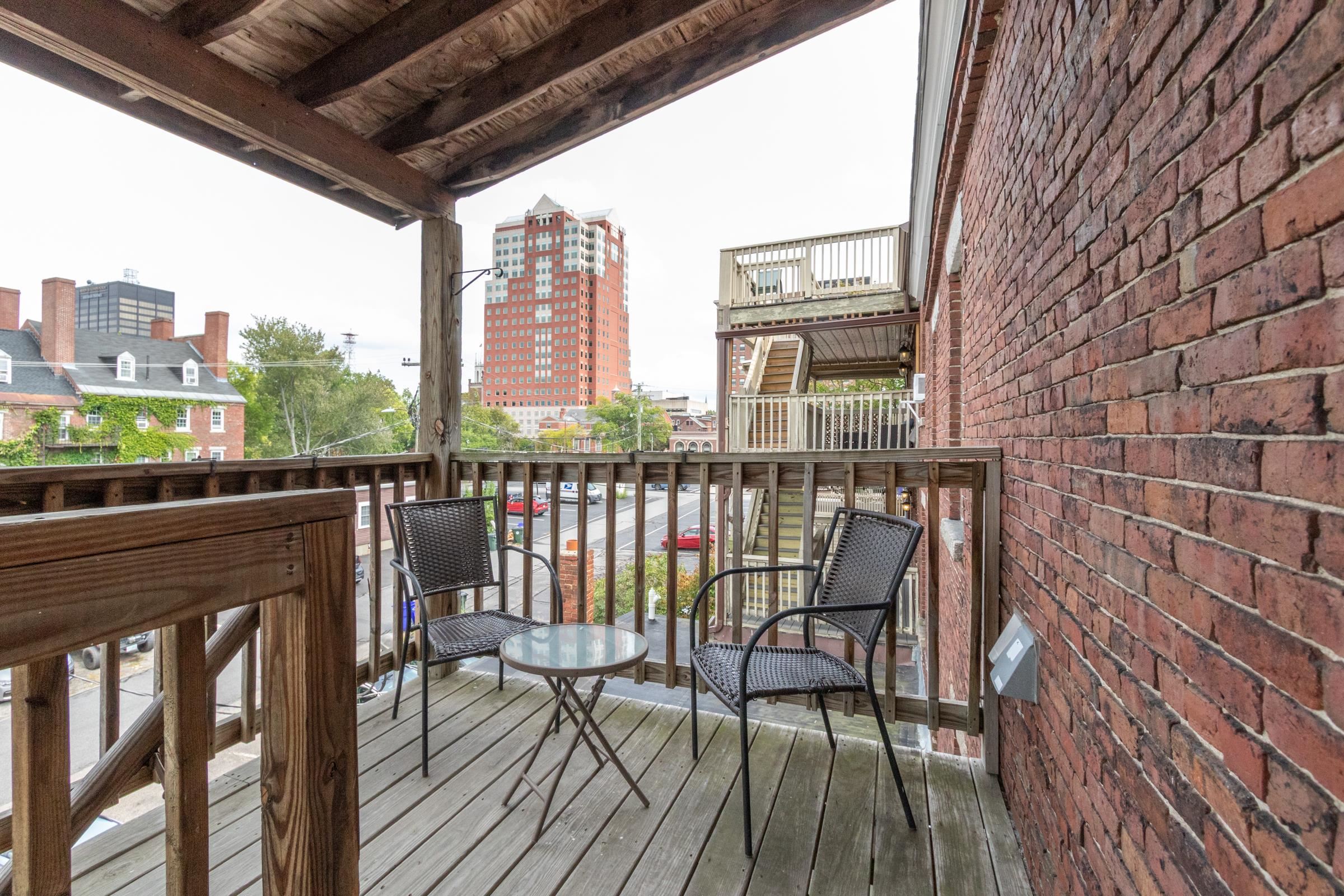 Manchester, New Hampshire 03101, United States, 2 Bedrooms Bedrooms, ,2 BathroomsBathrooms,Residential,Active,206020