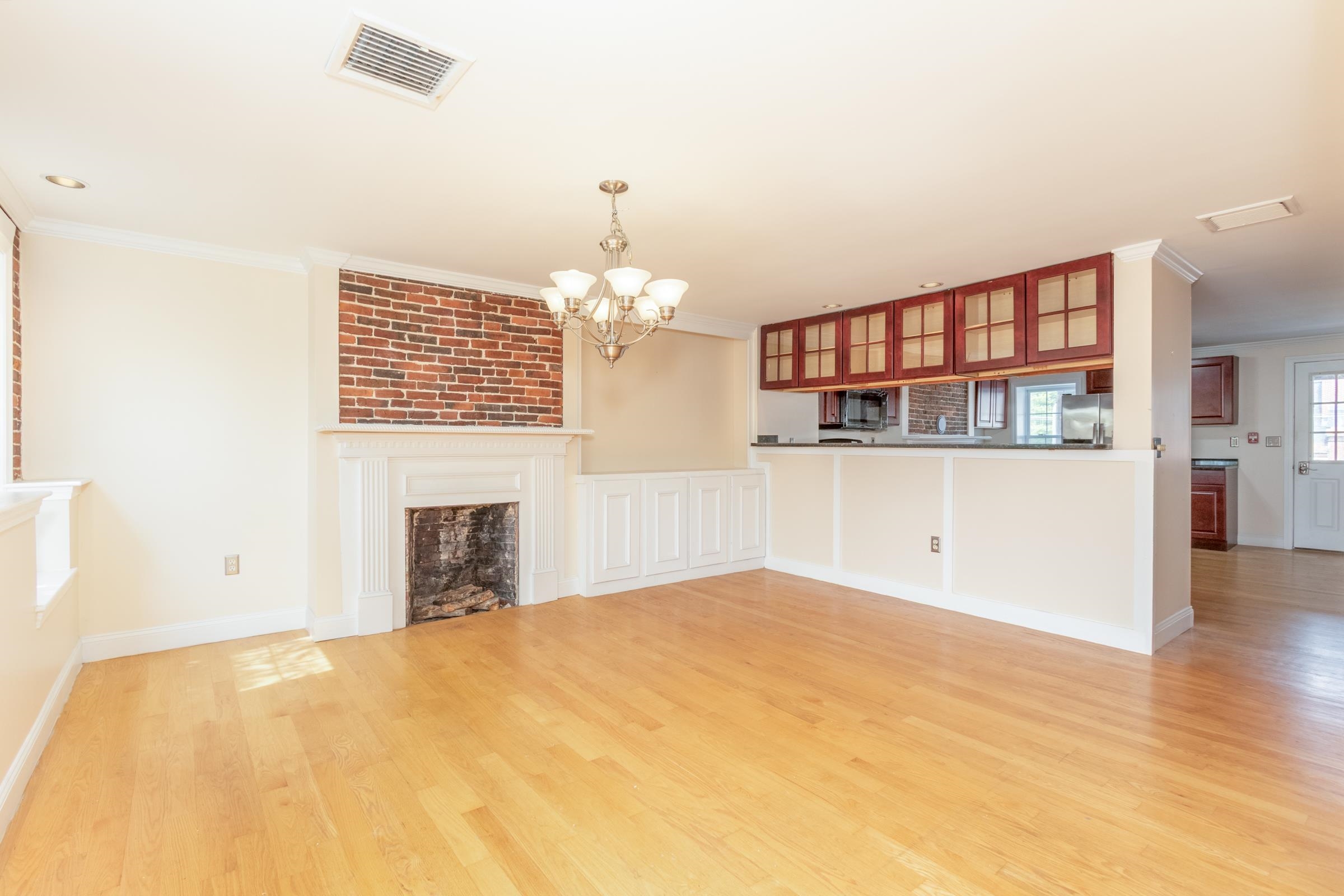 Manchester, New Hampshire 03101, United States, 2 Bedrooms Bedrooms, ,2 BathroomsBathrooms,Residential,Active,206020