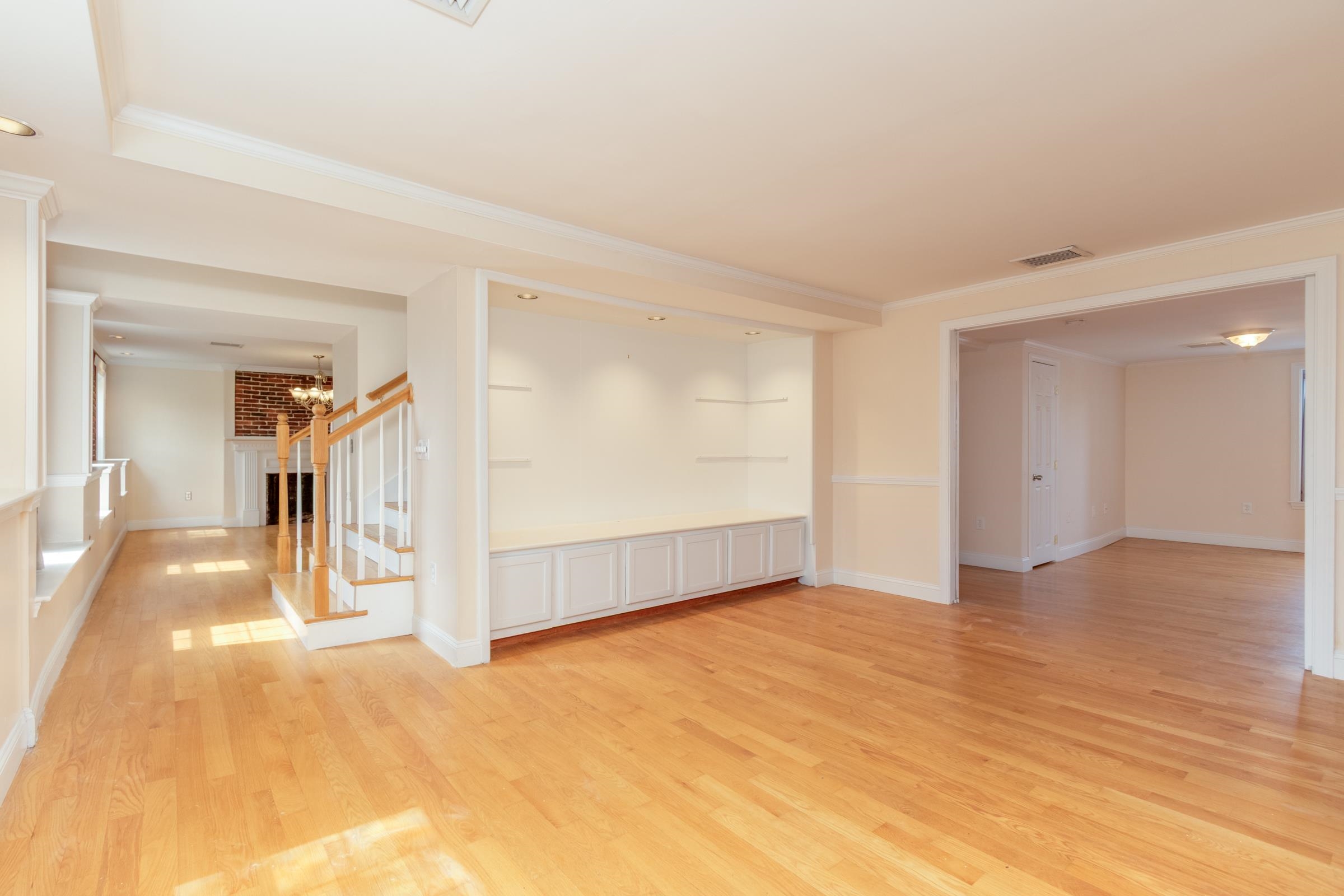 Manchester, New Hampshire 03101, United States, 2 Bedrooms Bedrooms, ,2 BathroomsBathrooms,Residential,Active,206020