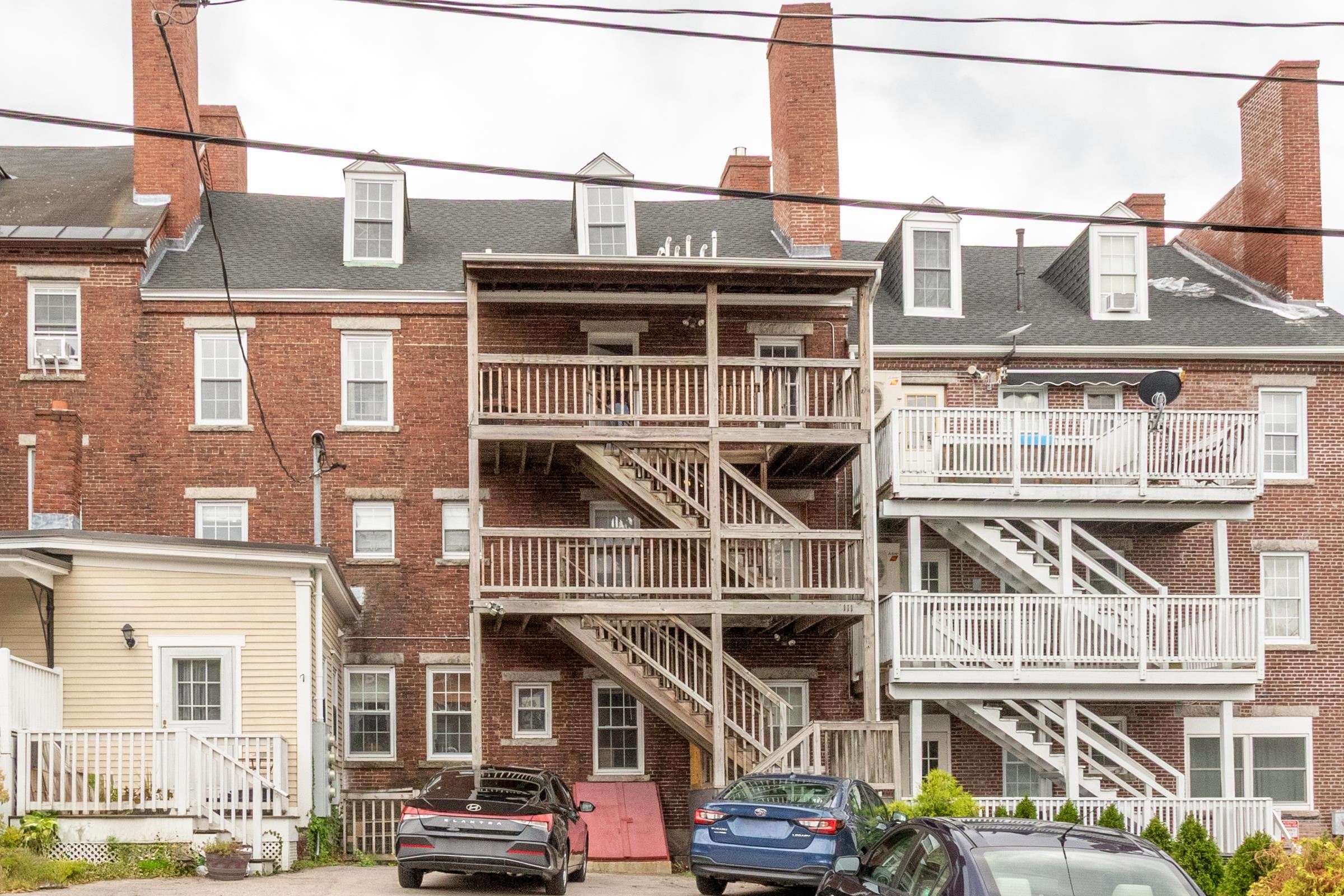 Manchester, New Hampshire 03101, United States, 2 Bedrooms Bedrooms, ,2 BathroomsBathrooms,Residential,Active,206020