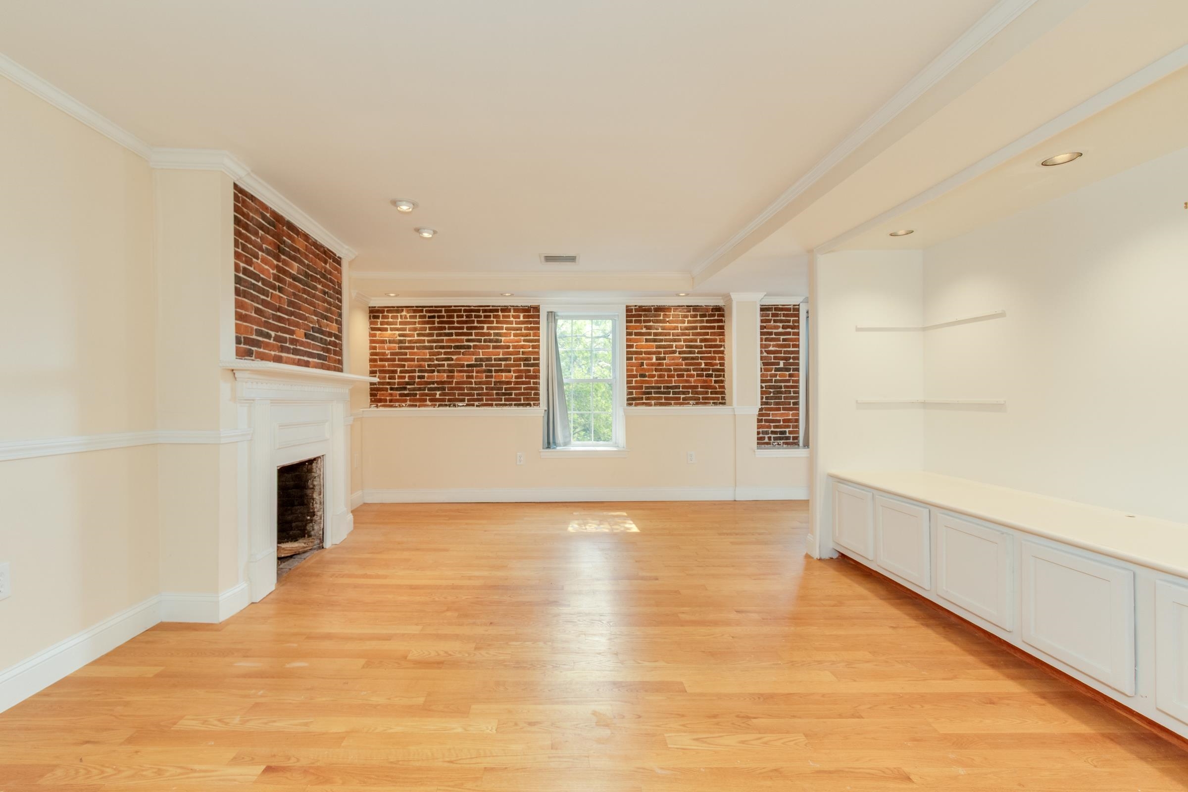 Manchester, New Hampshire 03101, United States, 2 Bedrooms Bedrooms, ,2 BathroomsBathrooms,Residential,Active,206020