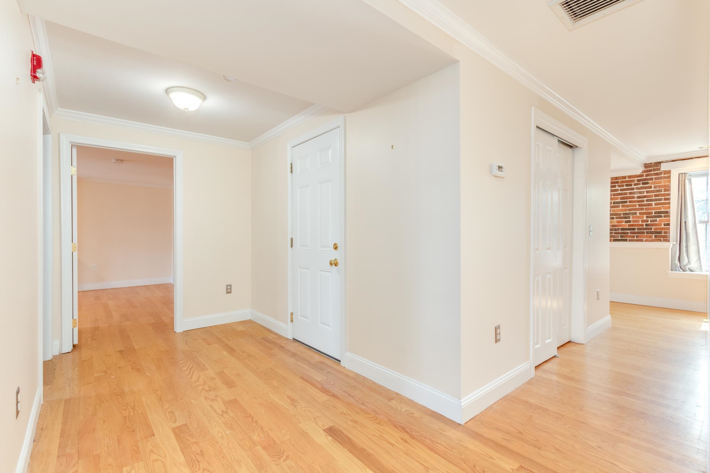 Manchester, New Hampshire 03101, United States, 2 Bedrooms Bedrooms, ,2 BathroomsBathrooms,Residential,Active,206020