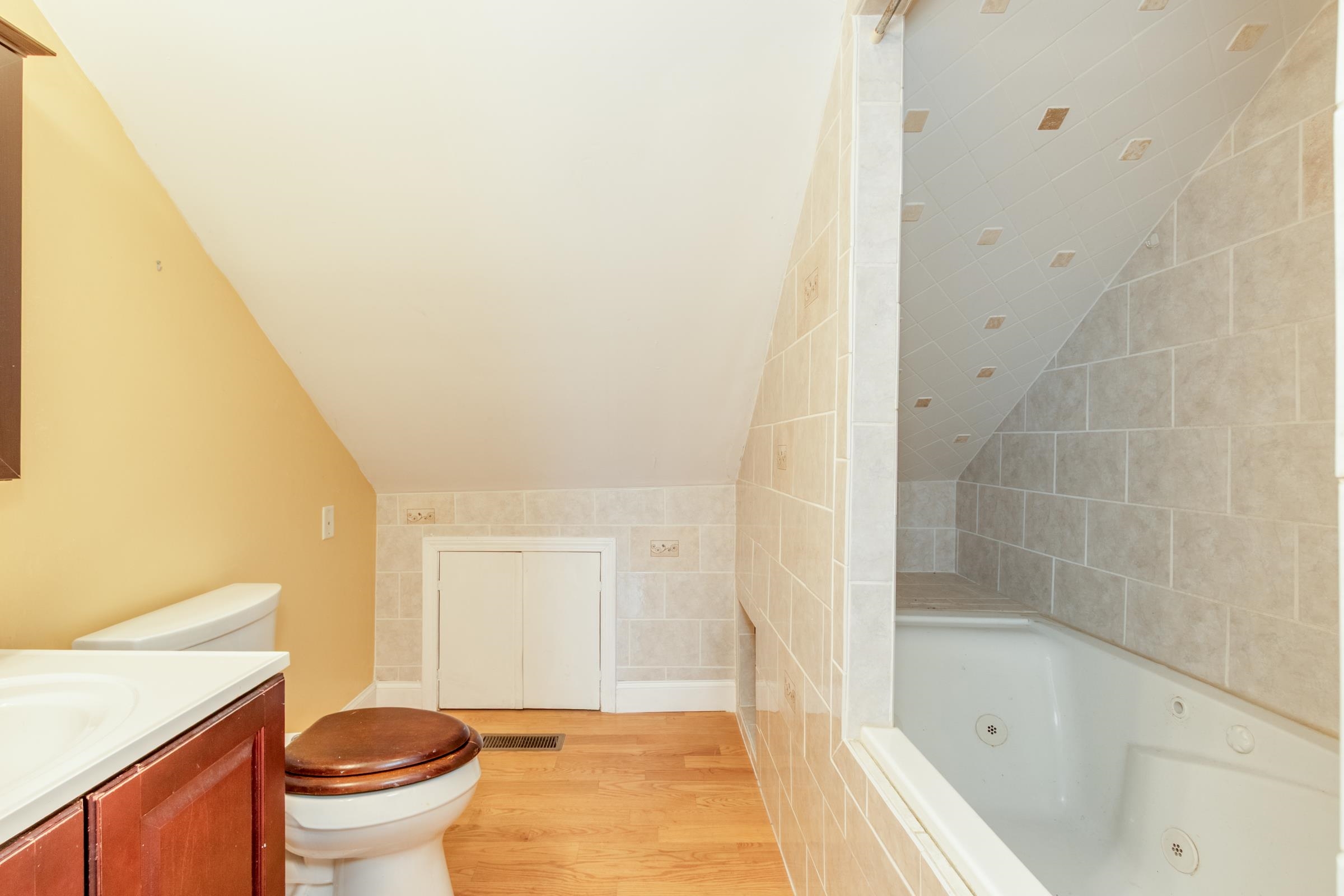 Manchester, New Hampshire 03101, United States, 2 Bedrooms Bedrooms, ,2 BathroomsBathrooms,Residential,Active,206020