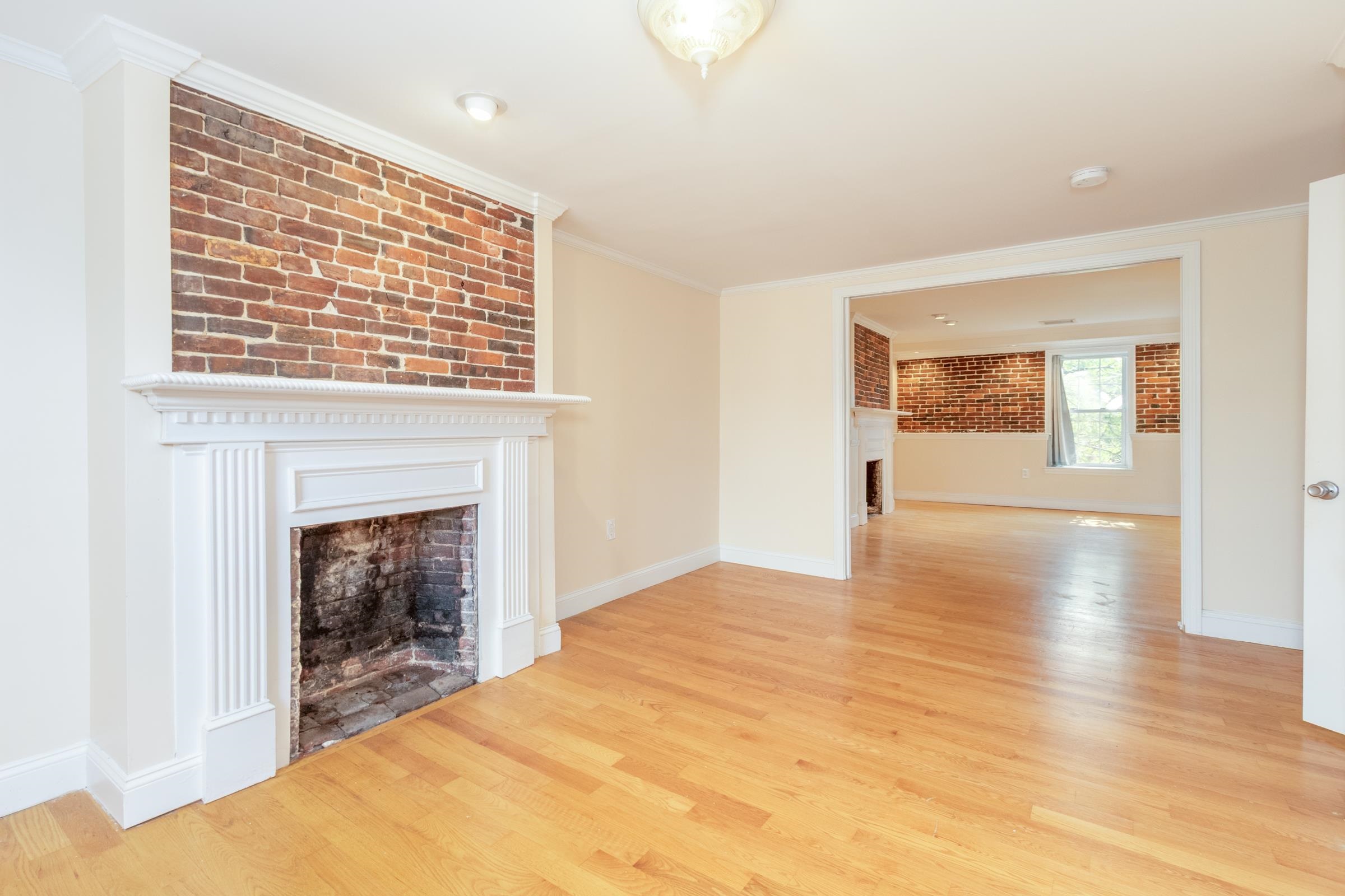 Manchester, New Hampshire 03101, United States, 2 Bedrooms Bedrooms, ,2 BathroomsBathrooms,Residential,Active,206020