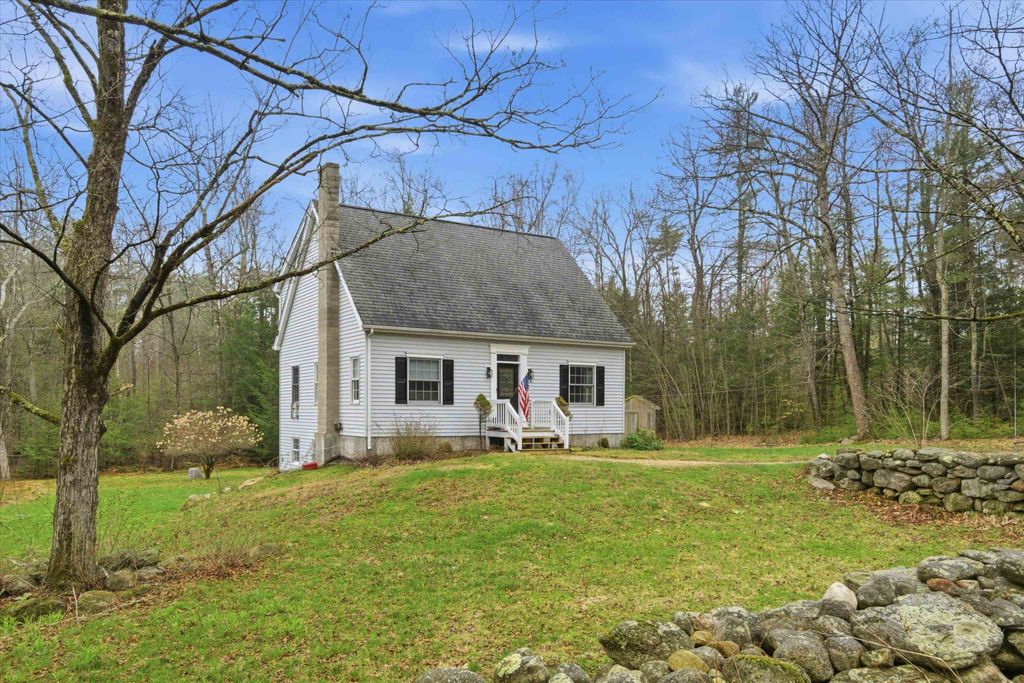 Photo of 10 Upton Road, Mont Vernon, NH 03057 (MLS # 5084558)