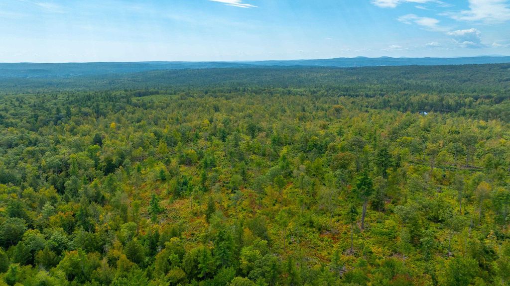 Photo of 401 Sixth Range Road, Pembroke, NH 03275 (MLS # 5061780)