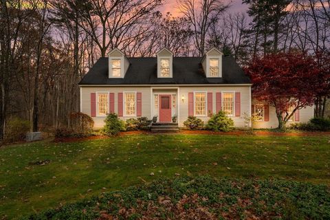 Photo of 26 Meadowcrest Drive, Bedford, NH 03110 (MLS # 5074003)