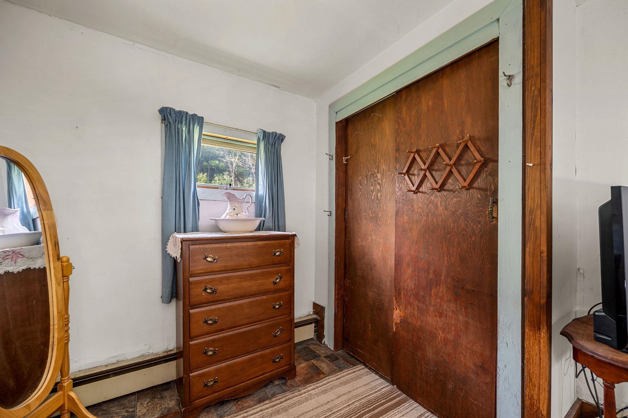 Johnson, Vermont 05656, United States, 2 Bedrooms Bedrooms, ,1 BathroomBathrooms,Residential,Pending,206615