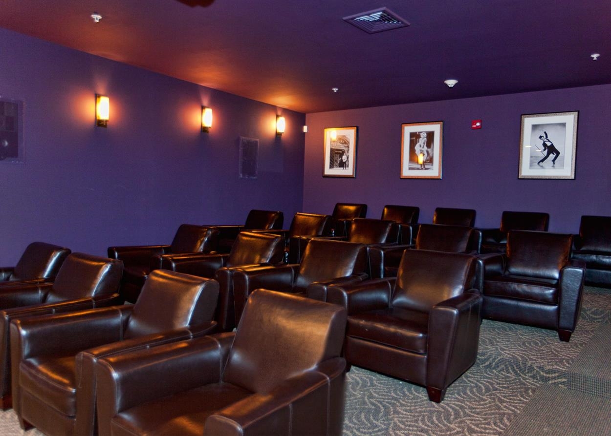 Manchester, New Hampshire 03102, United States, 2 Bedrooms Bedrooms, ,2 BathroomsBathrooms,Residential,Active,233443