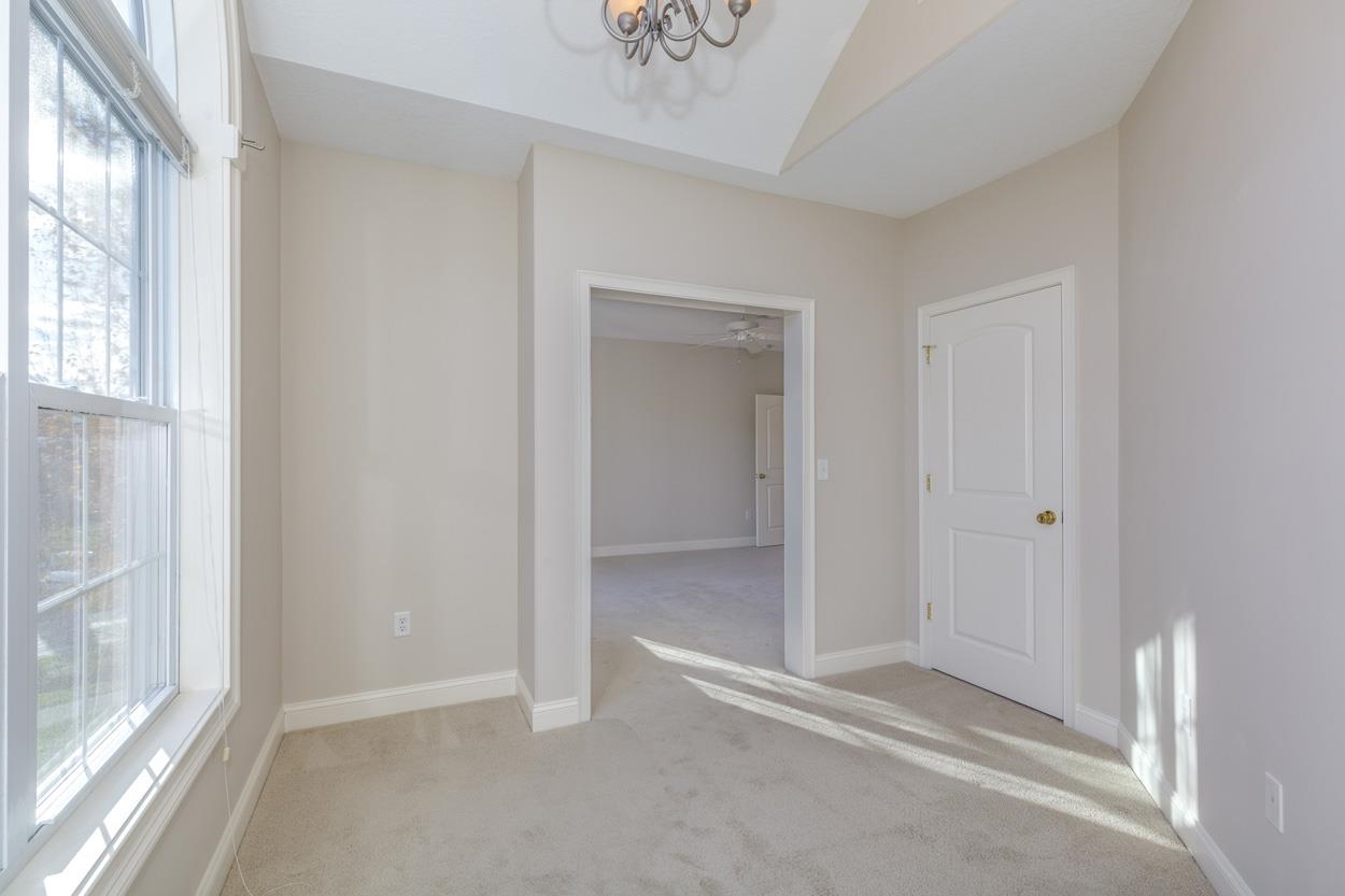 Manchester, New Hampshire 03102, United States, 2 Bedrooms Bedrooms, ,2 BathroomsBathrooms,Residential,Active,233443