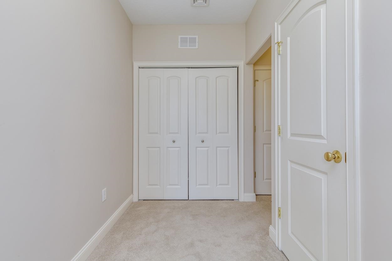 Manchester, New Hampshire 03102, United States, 2 Bedrooms Bedrooms, ,2 BathroomsBathrooms,Residential,Active,233443