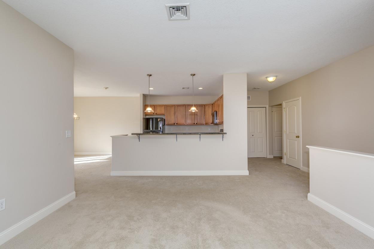 Manchester, New Hampshire 03102, United States, 2 Bedrooms Bedrooms, ,2 BathroomsBathrooms,Residential,Active,233443