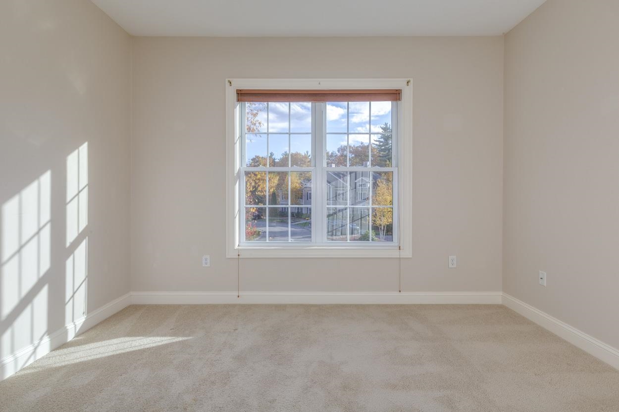 Manchester, New Hampshire 03102, United States, 2 Bedrooms Bedrooms, ,2 BathroomsBathrooms,Residential,Active,233443