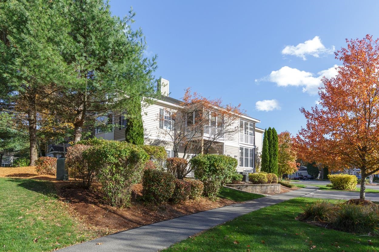 Manchester, New Hampshire 03102, United States, 2 Bedrooms Bedrooms, ,2 BathroomsBathrooms,Residential,Active,233443