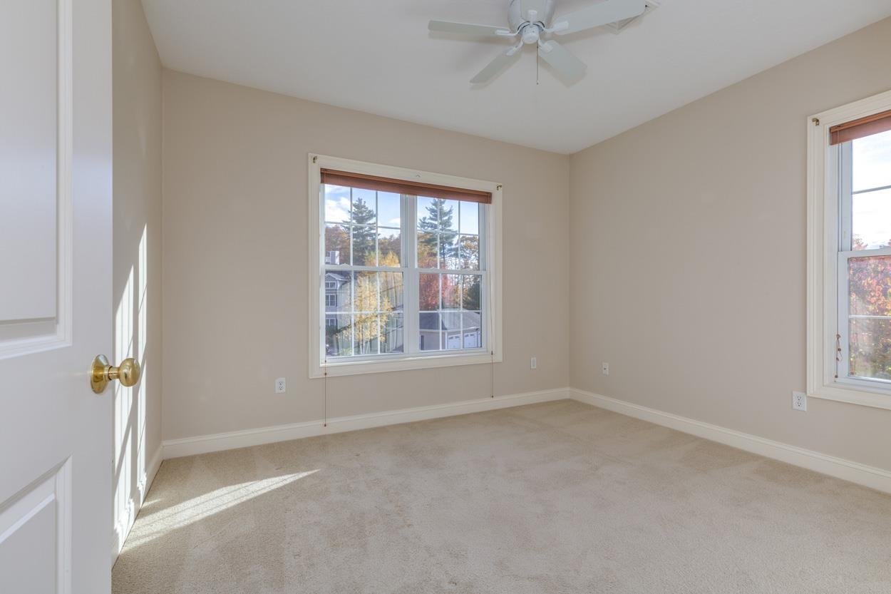 Manchester, New Hampshire 03102, United States, 2 Bedrooms Bedrooms, ,2 BathroomsBathrooms,Residential,Active,233443