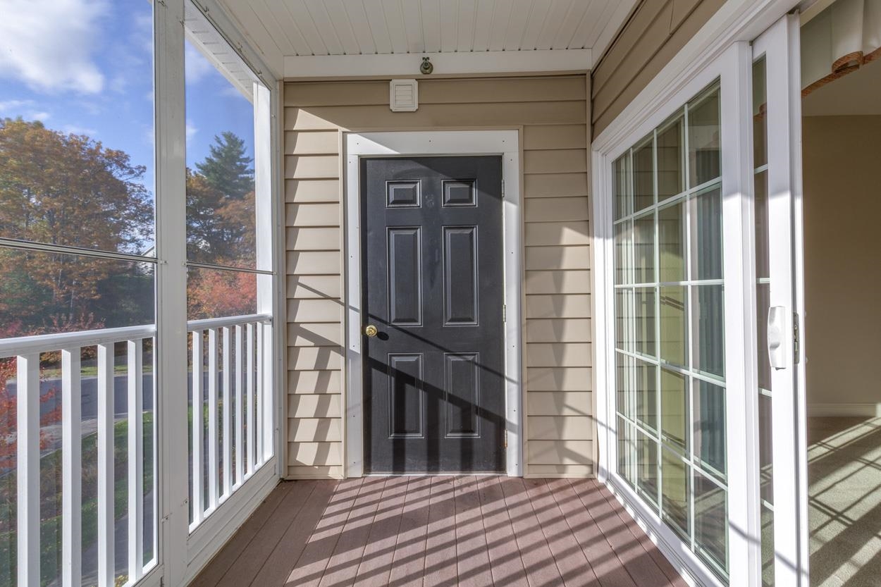 Manchester, New Hampshire 03102, United States, 2 Bedrooms Bedrooms, ,2 BathroomsBathrooms,Residential,Active,233443