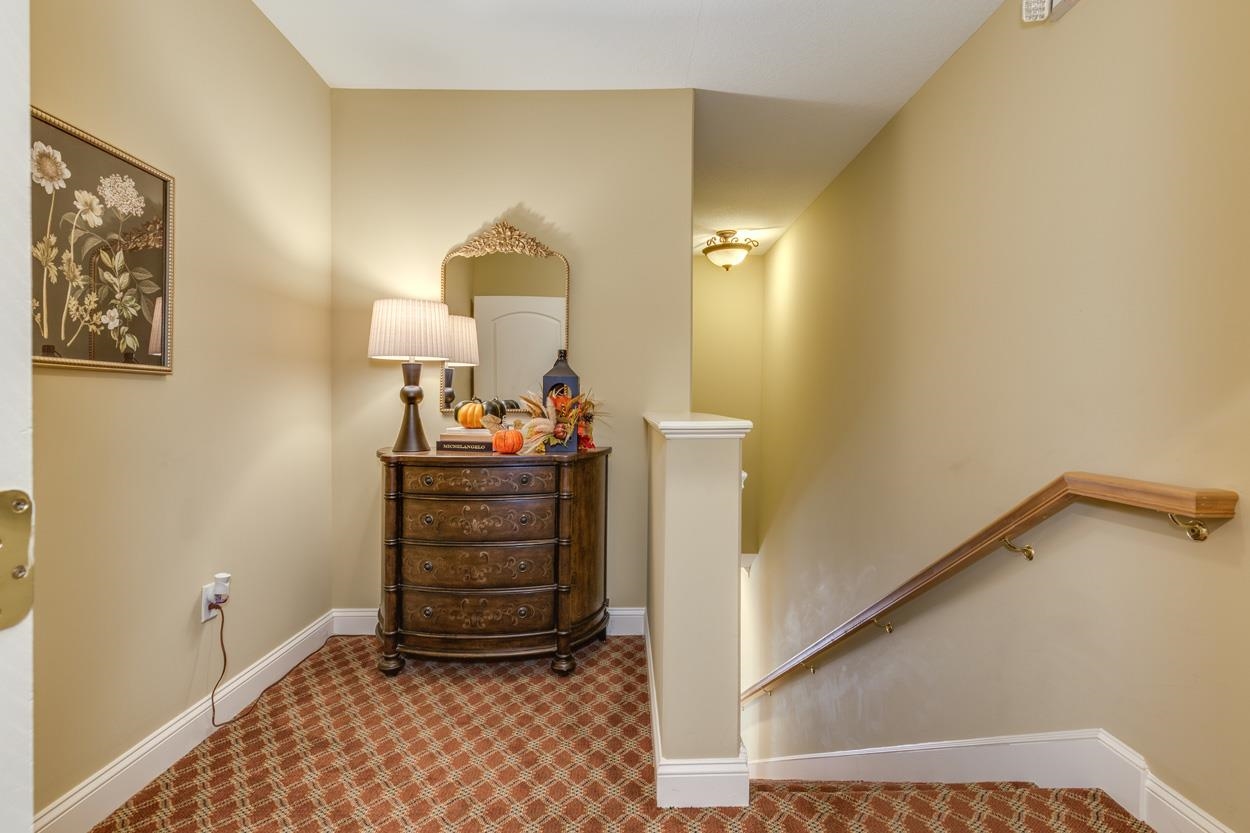 Manchester, New Hampshire 03102, United States, 2 Bedrooms Bedrooms, ,2 BathroomsBathrooms,Residential,Active,233443