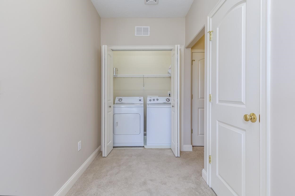 Manchester, New Hampshire 03102, United States, 2 Bedrooms Bedrooms, ,2 BathroomsBathrooms,Residential,Active,233443