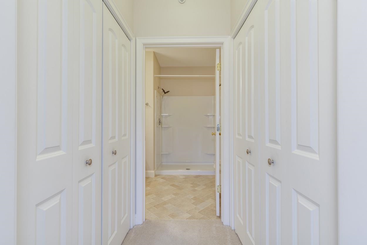 Manchester, New Hampshire 03102, United States, 2 Bedrooms Bedrooms, ,2 BathroomsBathrooms,Residential,Active,233443