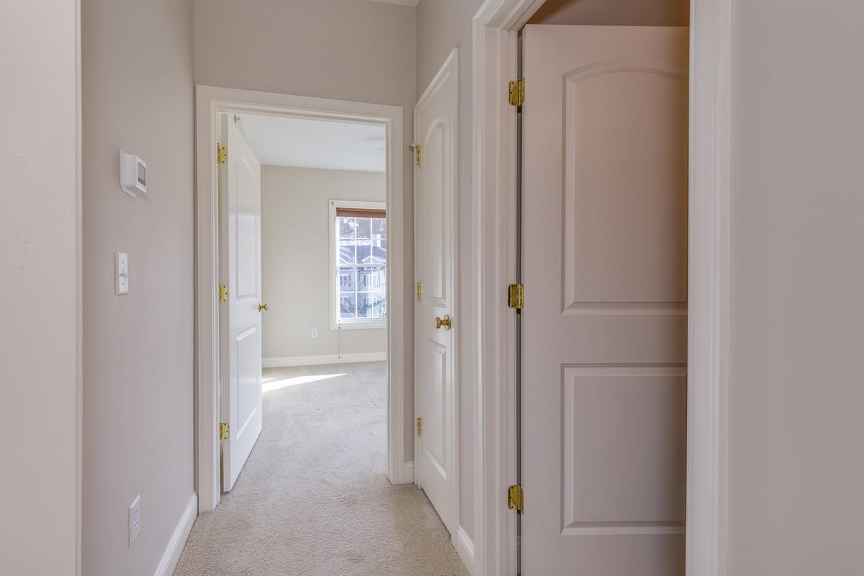 Manchester, New Hampshire 03102, United States, 2 Bedrooms Bedrooms, ,2 BathroomsBathrooms,Residential,Active,233443