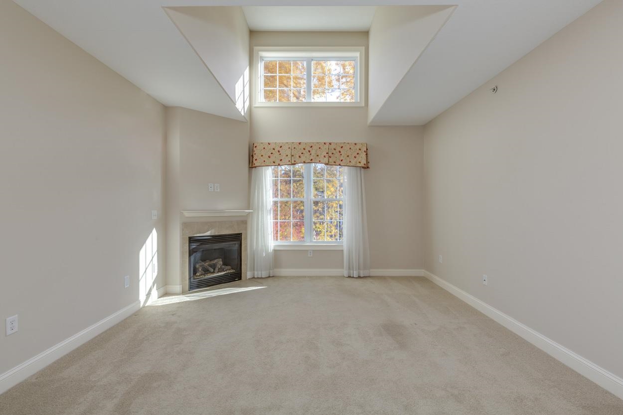 Manchester, New Hampshire 03102, United States, 2 Bedrooms Bedrooms, ,2 BathroomsBathrooms,Residential,Active,233443