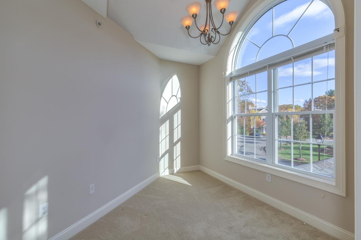 Manchester, New Hampshire 03102, United States, 2 Bedrooms Bedrooms, ,2 BathroomsBathrooms,Residential,Active,233443